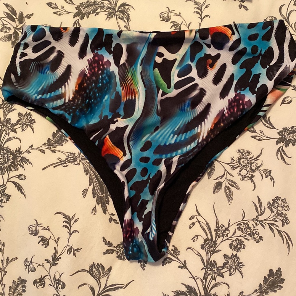 Three Piece Bikini Set - Picture 3 of 4